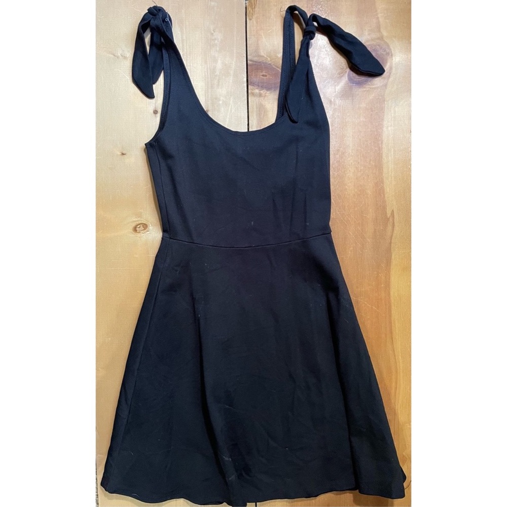 Black tie / skater dress